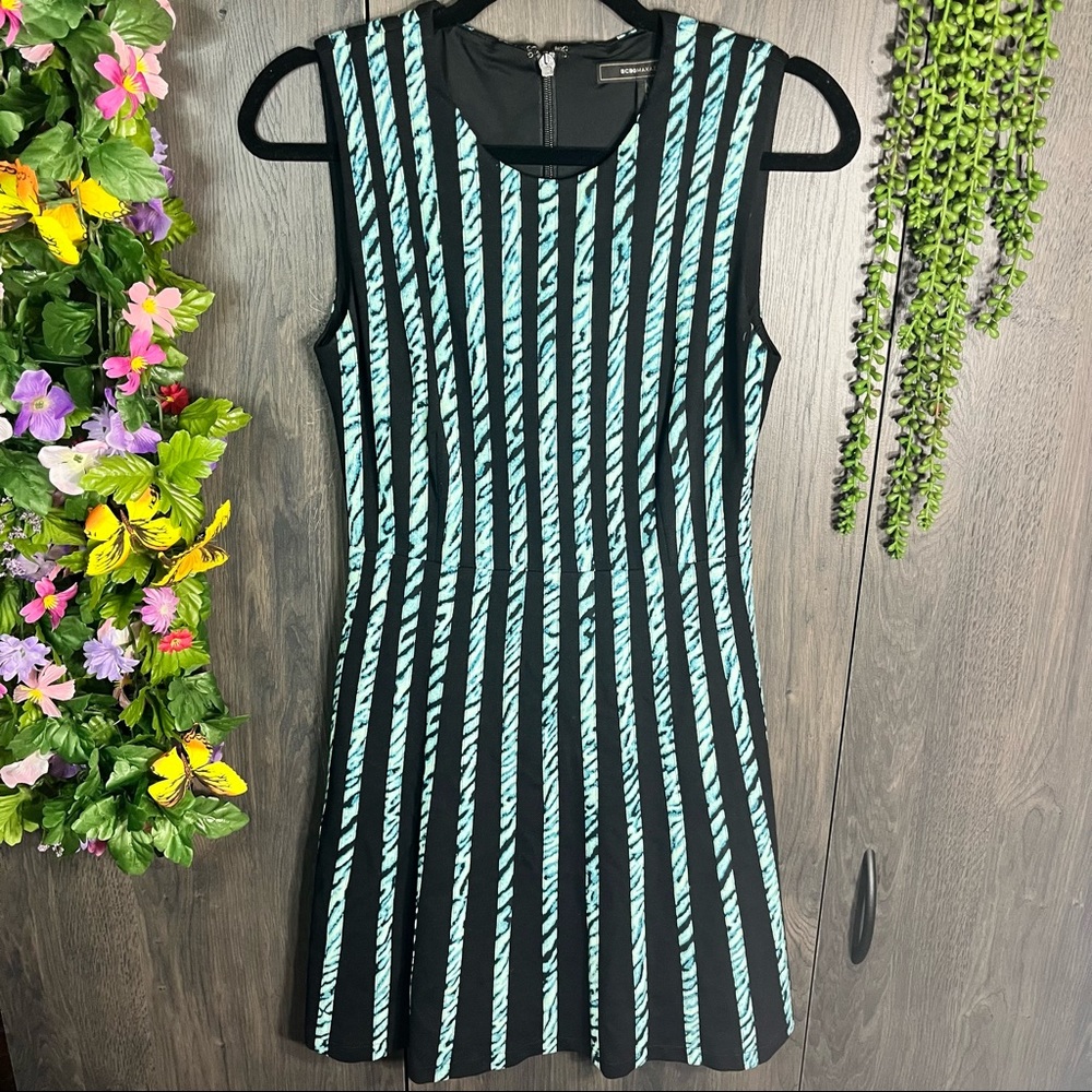 °BCBGMaxAzria Sleeveless Stripped Fit & Flare Dress Size XS - Picture 3 of 16